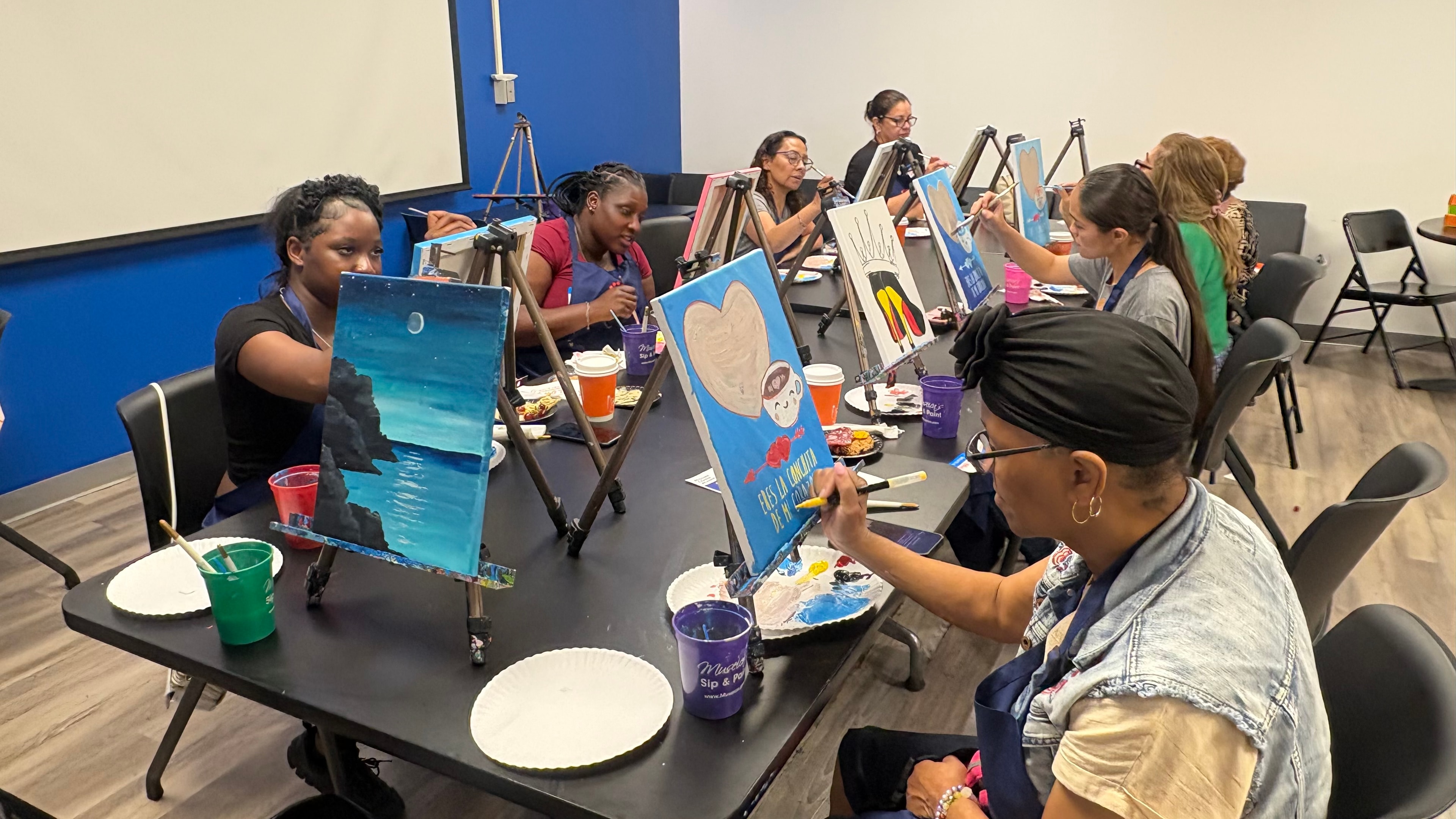 Parent and student painting together at Museica